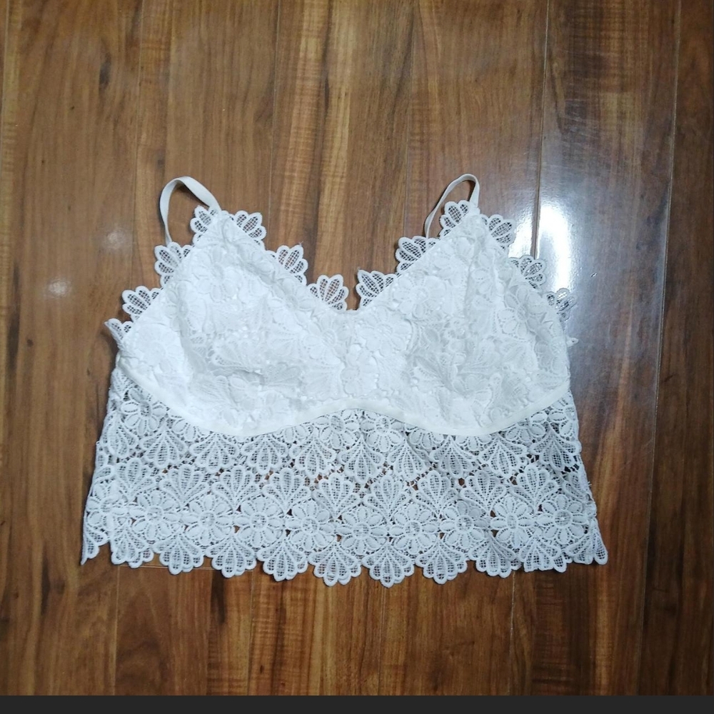 SHEIN White Lace Crop Top